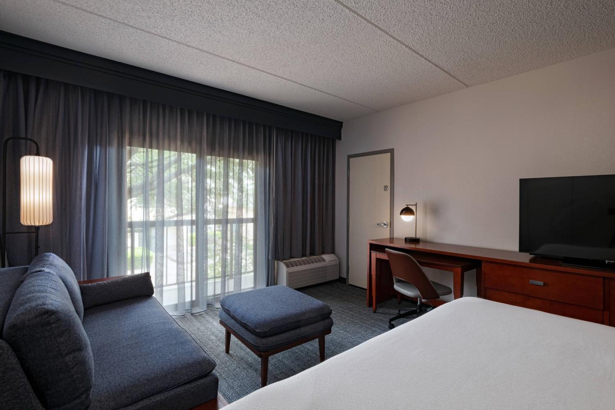 Courtyard By Marriott San Antonio Medical Center Hotel Exterior photo